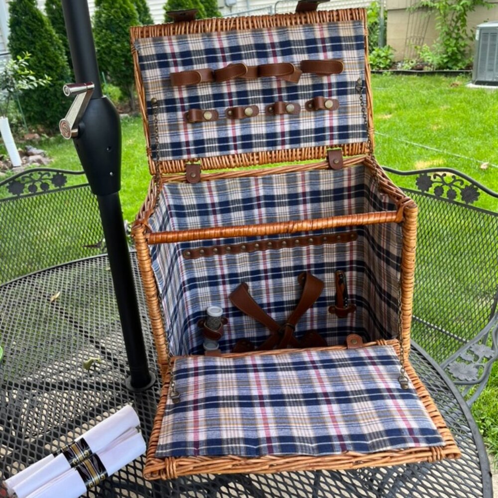 Vintage Wicker Picnic Basket